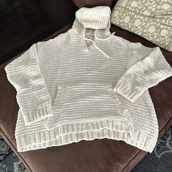 Rip Curl Sweaters - Rip Curl loose knit beach sweater